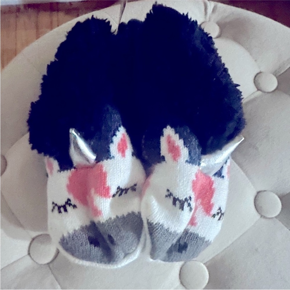 🆕 unicorn fluff soft slippers NWT
